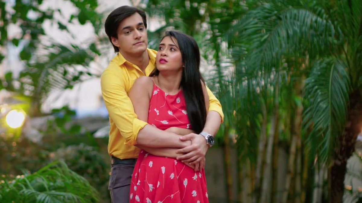 She was dancing and when he stopped her she got so irritated and started crying aww  @momo_mohsin  @shivangijoshi10  #Kaira  #KairaArePregnant  #yrkkh