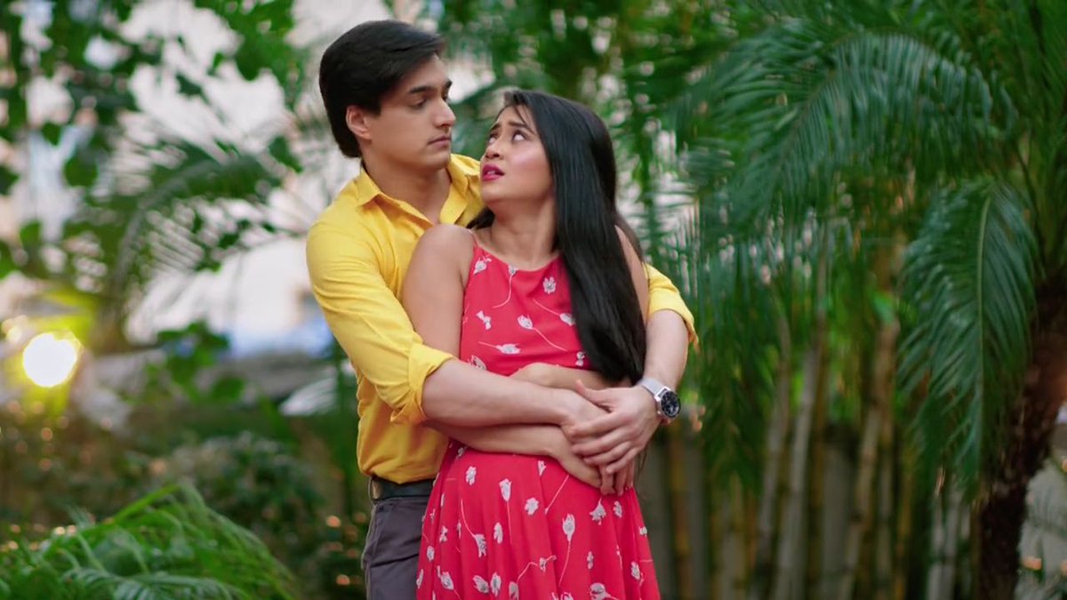 She was dancing and when he stopped her she got so irritated and started crying aww  @momo_mohsin  @shivangijoshi10  #Kaira  #KairaArePregnant  #yrkkh