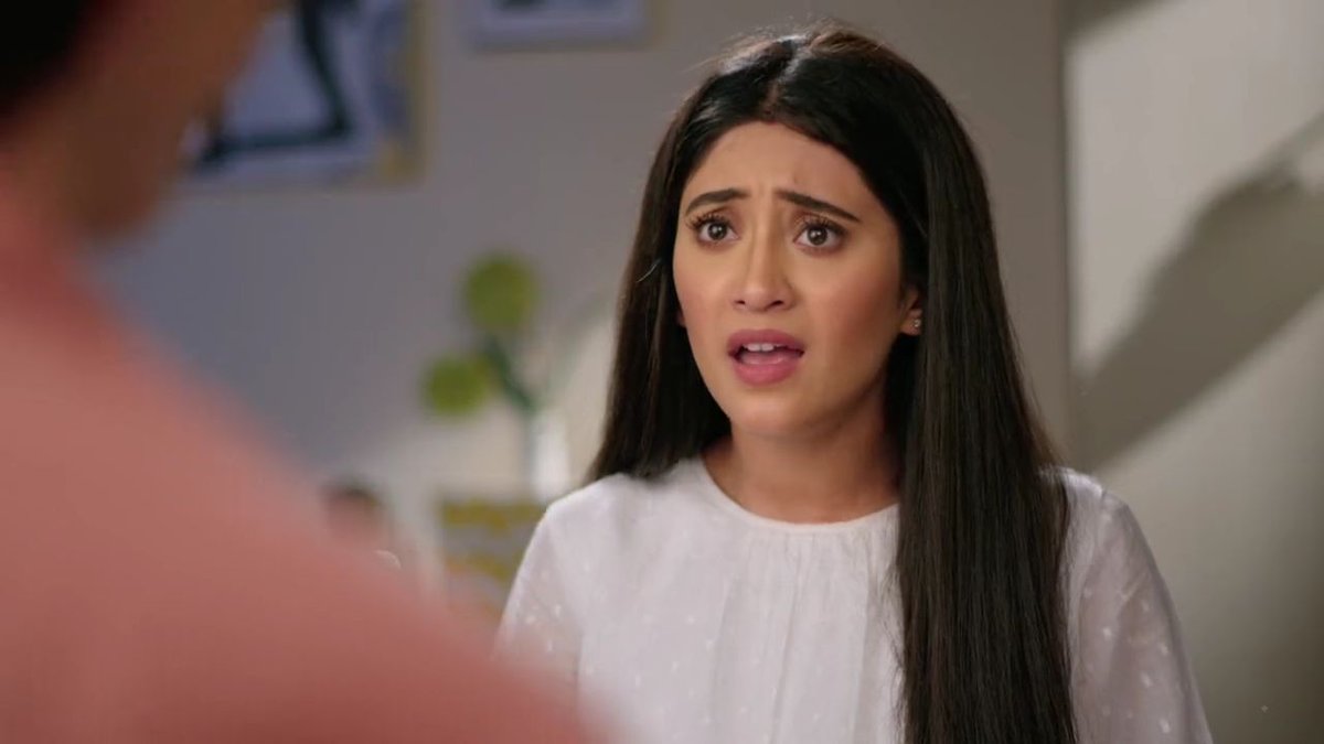 "Yeh sab kya hai? Yeh bubble?""Baby proofing kar diya hai poore room ko.. aab toh pure ghar ko karunga..""Hein?!" Oh God  @momo_mohsin  @shivangijoshi10  #Kaira  #KairaArePregnant  #yrkkh