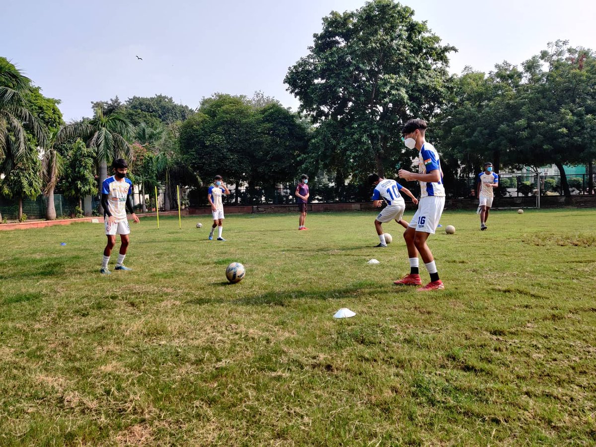 goodwill_fc's tweet photo. 1st Practice Session after lockdown, we have restarted the academy, school's principal also gives the motivation to students in this tough time where disease like covid19 is spreading. #goodwillfc #goodwilldyfa @FootballDelhi @Goodwill__FA https://t.co/mgzKaNDY2V