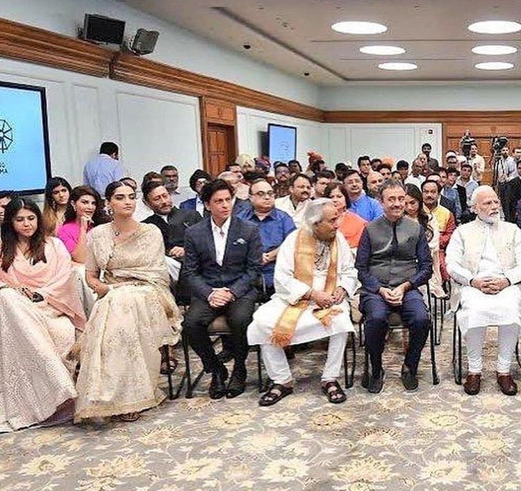 MovieTalkies's tweet image. Bollywood actors birthday wishes for PM Modi @narendramodi 🎂

#HappyBirthdayPMModi #NarendraModiBirthday #Modij #PrimeMinister #PMNarendraModi #HappyBdayNaMo #Bollywood #HappyBirthdayNarendraModi #happybirthdaymodiji #NarendraModi #modiat70 #ModiJiAt70 #movietalkies