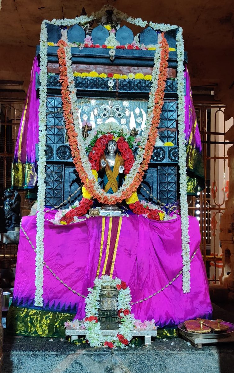 Jaggesh2's tweet photo. ಇವತ್ತಿನ ರಾಯರ ಬೃಂದಾವನ ದರ್ಶನ... Om Sri Raghavendrayanamaha🙏 https://t.co/fNRNd2VyRf