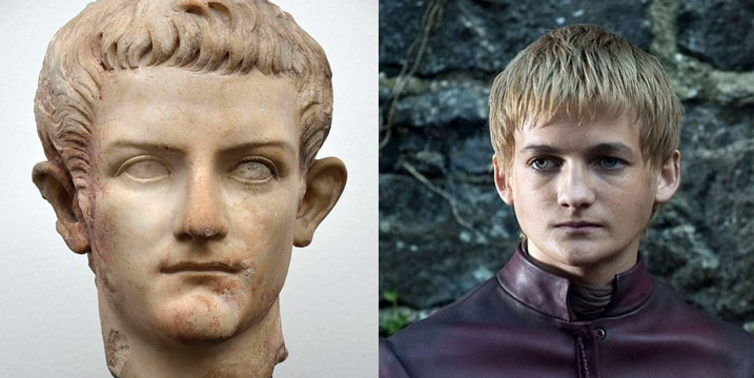 - à un buste de l’empereur romain Caligula (Danemark), comme cela a régulièrement été pointé. Et cela collait finalement très bien : Caligula est un empereur qui incarne dans l'imaginaire commun l’archétype du souverain jeune, orgueilleux et cruel - et ce dès l’époque antique.