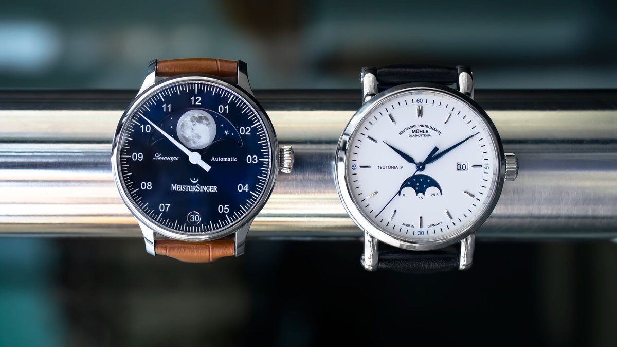 MeisterSingerMS's tweet image. Bald ist es soweit, in zwei Wochen feiern wir 30 Jahre #deutscheeinheit. Zeitgleich werden wir zusammen mit @muehle_glashuette unser gemeinsames Editions-Set vorstellen. Aber es gibt weitere Gemeinsamkeiten, nicht nur bei den #Uhren - zum Beispiel die Liebe zum #Mond.