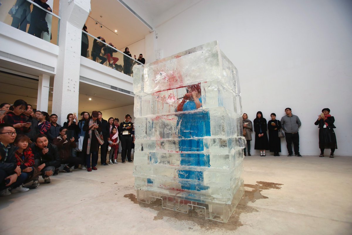 تويتر \ #WOMENSART على تويتر: "Chinese artist Xiao Lu, Polar–2, 2016 performance art piece #womensart https://t.co/MEmFi45cRI"