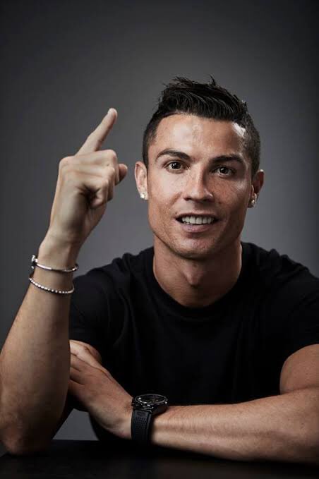 77) Cristiano Ronaldo