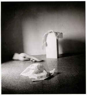 Pizarnikiana's tweet image. «Buscar. No es un verbo, sino un vértigo. No indica acción. No quiere decir ir al encuentro de alguien, sino yacer porque alguien no viene».

#Pizarnik