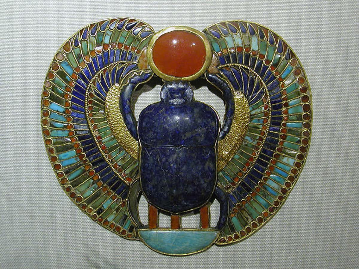Sarah404BC's tweet photo. Scarabs, #phalluses, evil eyes — how ancient amulets tried to ward off disease - available at your nearest Pharmacy if we had @TraffordLj for Health Minister!
#phallusthursday #LucyTrafford4healthminister
https://t.co/y0RcxiF6ct https://t.co/ng1KNW2lnC