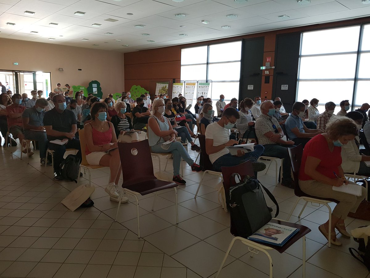 SauvonsLeau's tweet photo. #EauBiodiversite2020 #beaujolais Laurent Roy directeur général de l'agence de l'eau lance la visite du Marathon de la biodiversité à st Jean d'Ardieres. https://t.co/n7WUSFDdDA