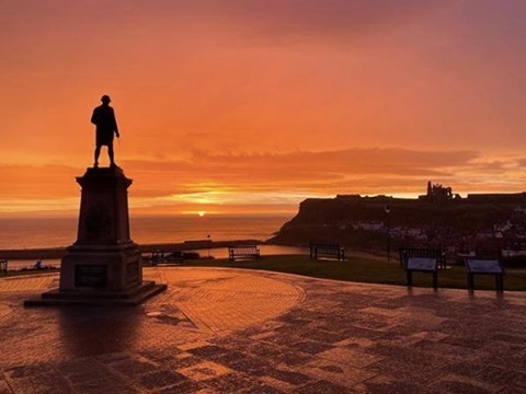 RealBigBikeRide's tweet photo. “The man who wants to lead the orchestra must turn his back on the crowd.” ― James Cook
📸@rivieraguesthouse
#captainjamescook
#walktheplank
#sunsetsofinsta
#staycation2020
#whitby
#northyorkmoors
#northyorkshire
#yorkshirecoast https://t.co/sZLdzreqHm https://t.co/VXCfth59MO