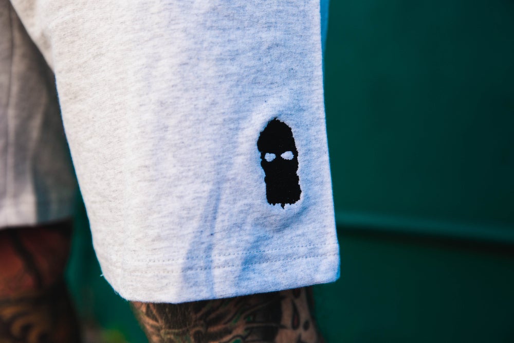 makemerch's tweet photo. Mix and match decoration methods like @HonestCrooksAU! They went for a screen print on one side and embroidery on the other with these @ascolour stadium shorts.

Visit  https://t.co/mT3hvOSunh

#honestcrooks #sportswear #screenprint #makemerch #embroidered #bandmerchandise https://t.co/BTgc1arZcH
