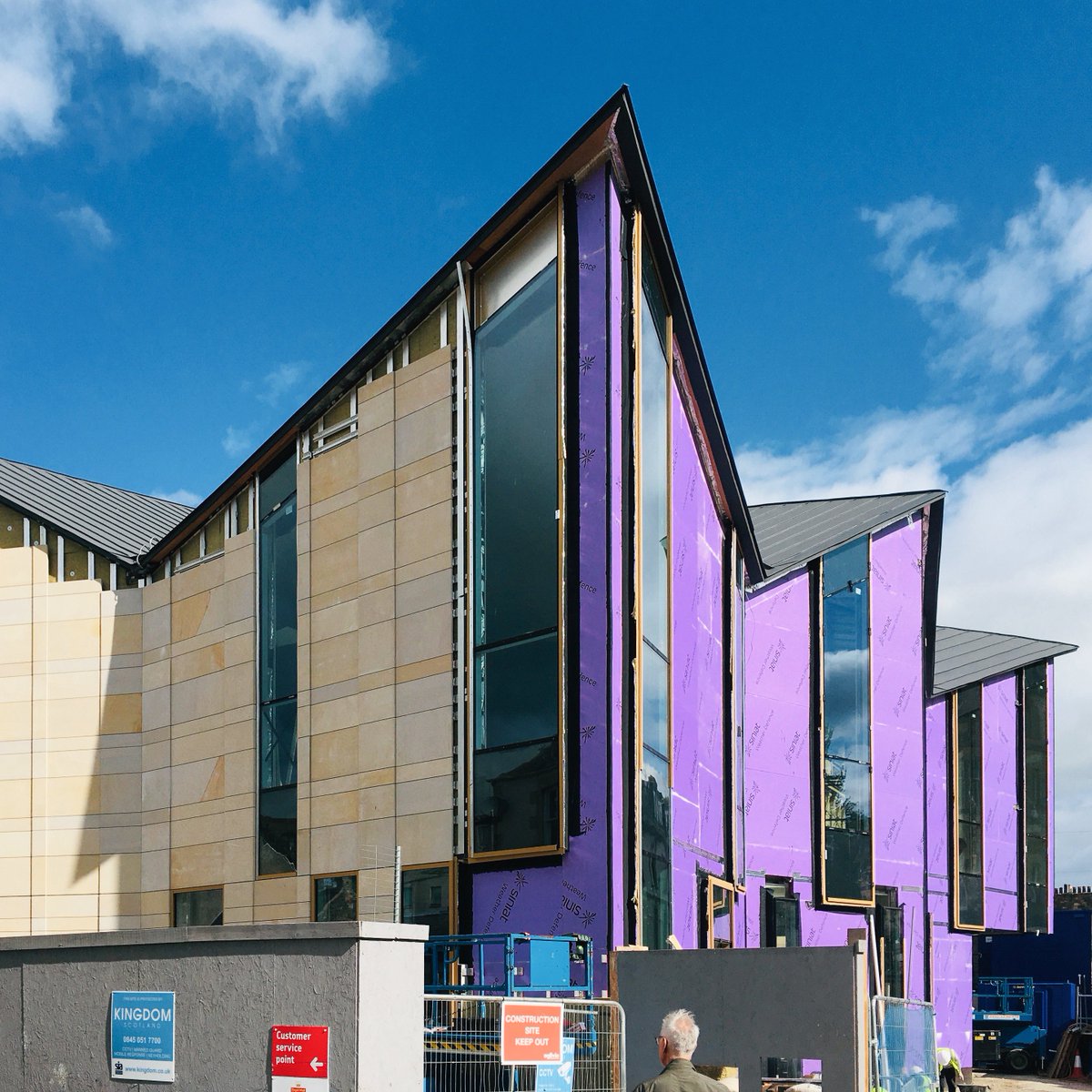 pagepark's tweet image. Progress continues on site @GreatTapestrySc Gallery in Galashiels, with the folding ceiling now complete in the gallery and awaiting decoration. Externally, the stone cladding is well underway, with the varying horizontal band widths reflecting the adjacent Post Office building.