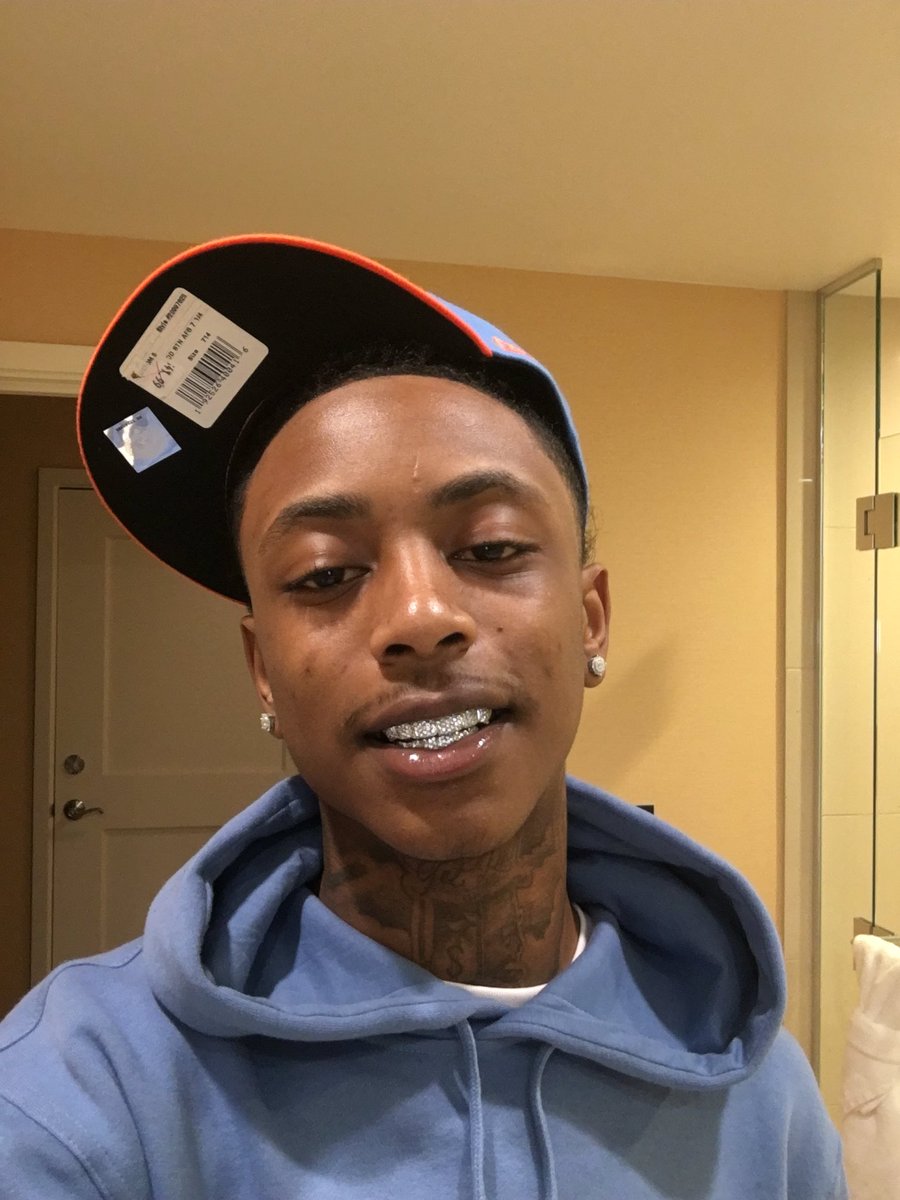 2BSMONEY's tweet image. Only smiling cuz my teeth look good