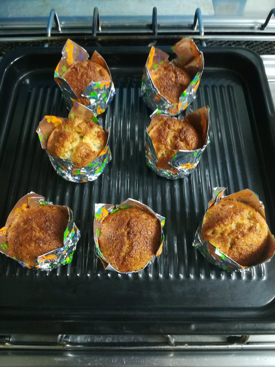 ひだまり工房 活動休止なう カップケーキ ではなく 卵白消化メニュー フィナンシェです 家にはフィナンシェ型どころか マドレーヌ型も アルミカップすらなかったので 入れ物から自作しました