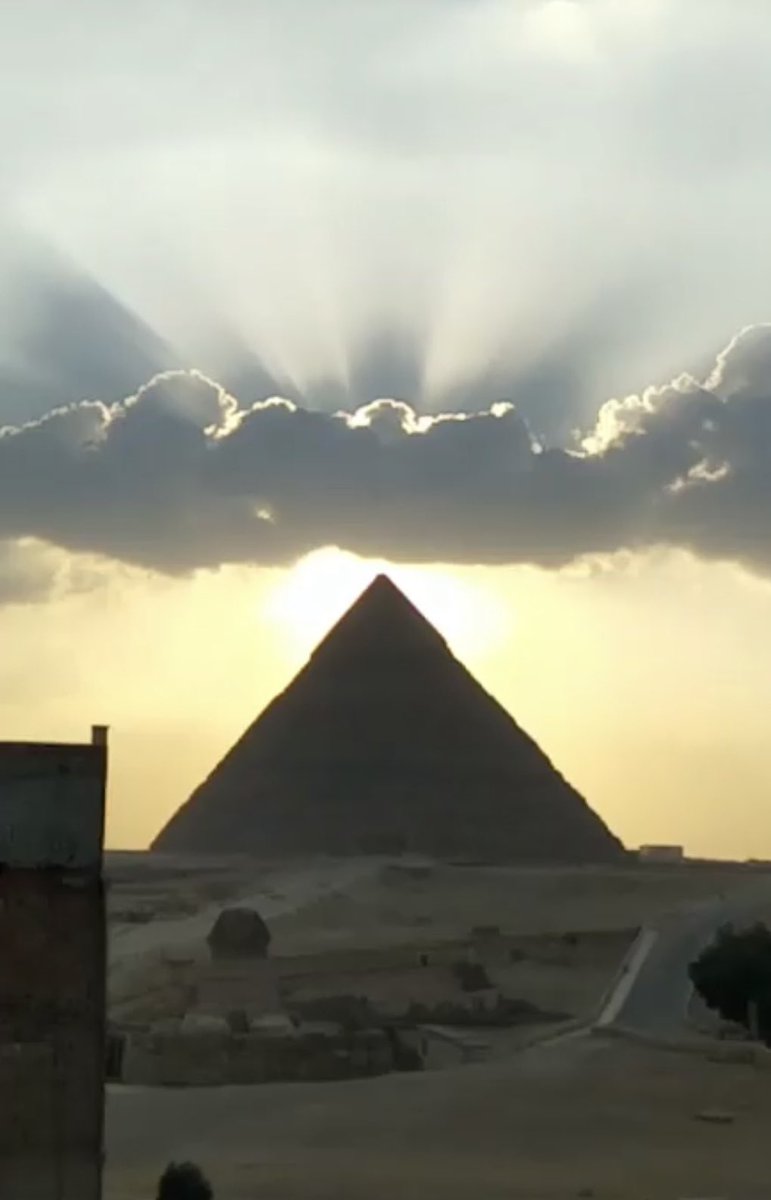 JoshuaJamesBush's tweet photo. Pyramid of Giza #yeshuanewworld  #joshuajamesbush https://t.co/GlzxPcnMxE