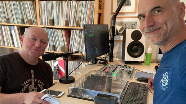 JUKE_NL's tweet photo. Volgende week komt de Deluxe-versie van Sign O’ The Times uit. In #DeTapes van deze week de voorbeschouwing met niemand minder dan Prince-technicus Susan Rogers. Een uniek inkijkje in de werkwijze en soms genadeloos harde eisen van #Prince. Luisteren > https://t.co/11q5hpuY6S https://t.co/Eqx4eTfQ5f