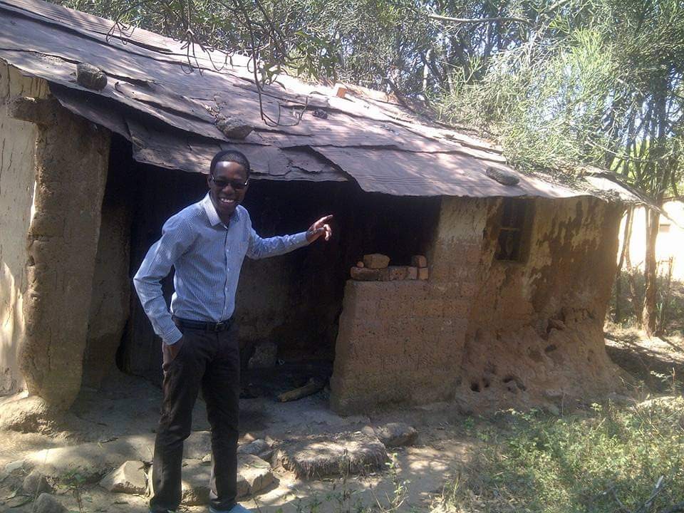 TeamMakeSure's tweet photo. Pictured here is my kid bro (BEng Civil, Distinction, UNZA, MSc Structural Eng, Distinction, Leeds University, Commonwealth Scholar).  My siblings &amp; I grew up in ths structure yrs back. I share ths story 2 gv hope 2 pipo in similar circumstances, God owes knows better.

#TBT https://t.co/CxwtwKtp9y