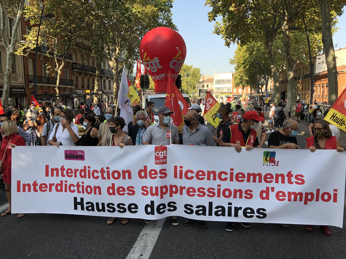 C’est la rentrée syndicale à  #Toulouse où plusieurs organisations ont appelé à manifester, dans le cadre d’une journée nationale de mobilisation pour l’ #emploi et les salaires. Le cortège vient de s’élancer d’Arnaud-Bernard.Thread   #manif17septembre