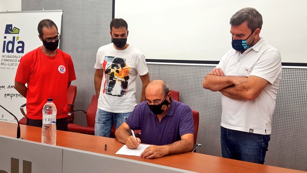 ➡️ Ahir es va signar el conveni entre Ajuntament de Bell-lloc i el Lleida Llista Blava, desde el nostre club volem agraïr totes les facilicitats i el tracte rebut, per tal que el nostre primer equip pugui jugar competició nacional i europea.

#emociósobrerodes🔵⚪
<a href="/AjuntamentBLLC/">AjBell-lloc</a>