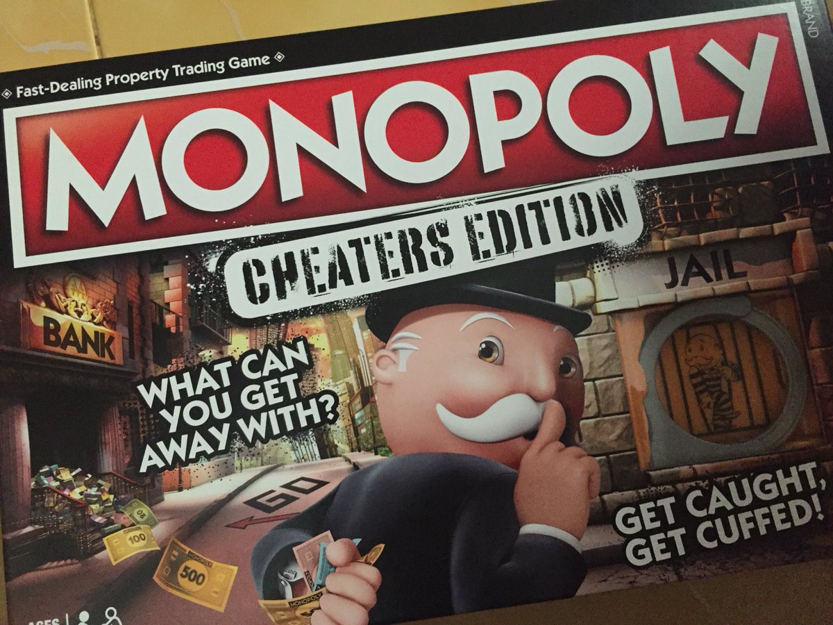 snowflaxxx's tweet photo. Lama betul tak main Monopoly 😂 seronok plk rasa haha. Tak sia2 beli masa sale haritu dkt official Hasbro online dkt Shopee haritu cheaters edition ni dapat RM70 je https://t.co/EjNbjRtkYj