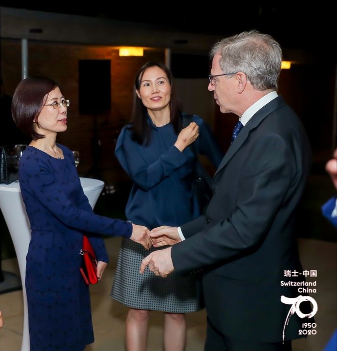 大使馆的庆祝活动 : Last night, the Embassy officially celebrated the 70th anniversary of diplomatic relations between Switzerland🇨🇭 and China🇨🇳.

Ambassador Bernardino Regazzoni was honoured to welcome Vice Foreign Minister Qin Gang.