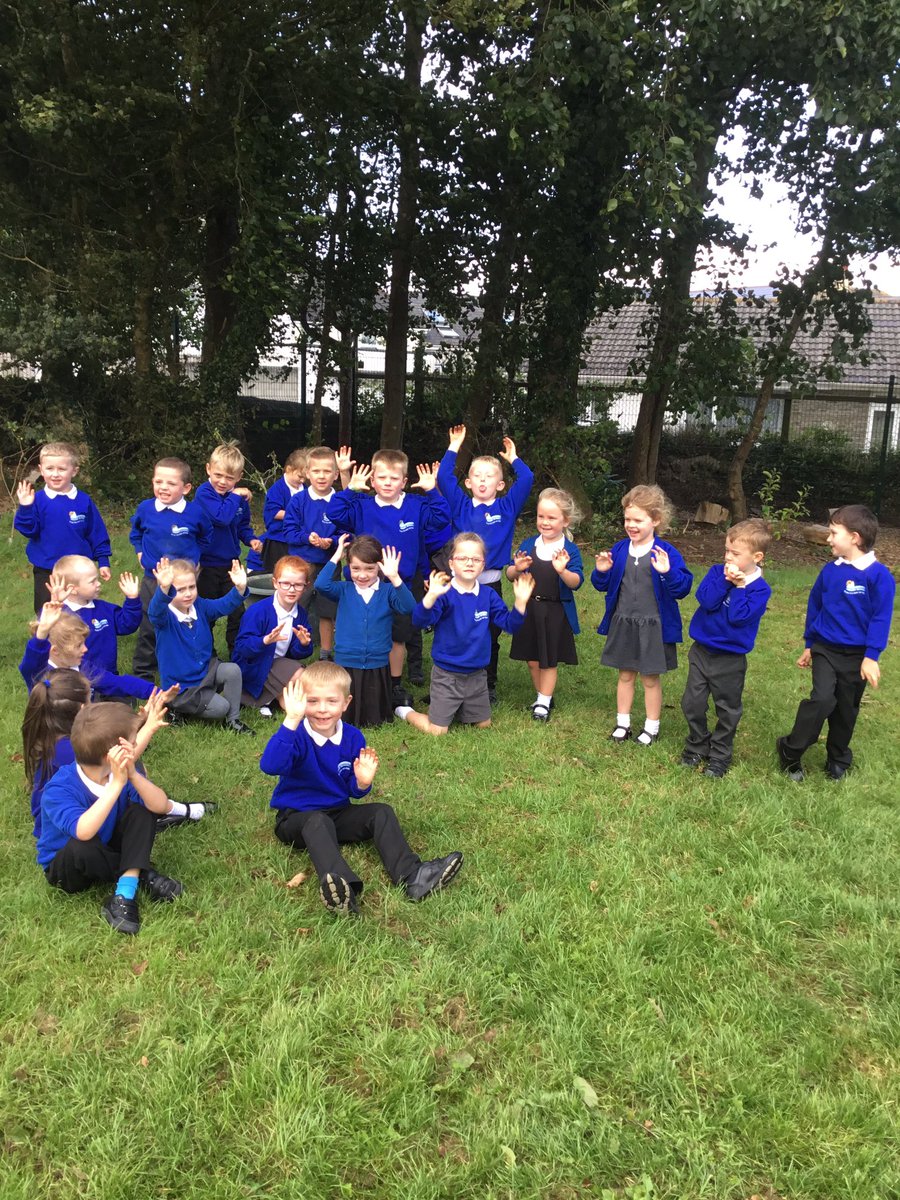 TroonWillow's tweet photo. We have turned into Dirty Bertie and found worms and snails!  We washed our hands after!!! https://t.co/UJrfA7ZjMj