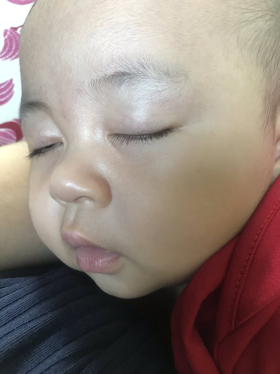 buzdd's tweet image. ชอบถ่ายรูปไอ่ต้าวหลังจุ๊บๆเต้า 🤣