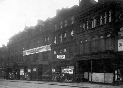 Thursday also means  #ThrowbackThursday time! Today's image from our Leodis archive shows shops on the corner of the Upper Head Row and New Briggate; they all closed prior to the opening of the Lewis's building on this day in 1932 #LibrariesFromHomeImage (c) Leeds Libraries