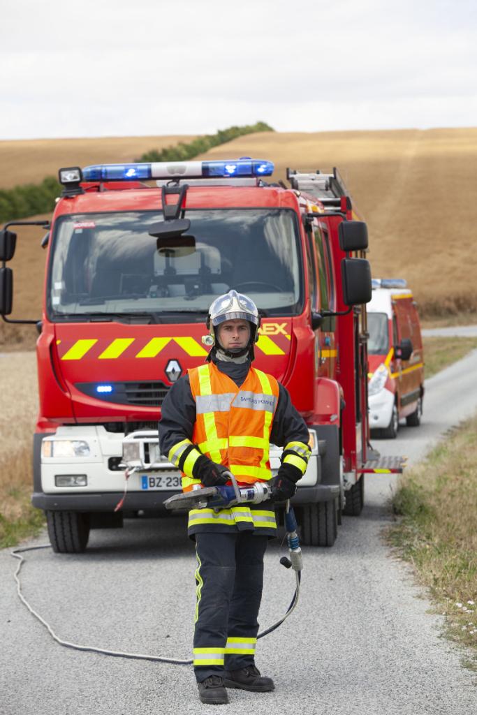GMF_assurances's tweet photo. #PrixRoute18 : dernière ligne droite pour s’inscrire 📆 !
Vous faites partie d’un #SDIS qui développe des projets pour la prévention du risque routier des #Pompiers ? GMF et @SoldatsdufeuMag récompensent vos initiatives 🏆 .
Candidatez vite sur ⤵️ https://t.co/0Iw7bNw7Fx https://t.co/MyCKEEIPtI