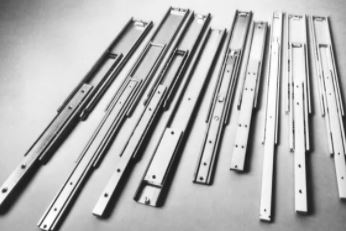 ChambrelanUK's tweet photo. The rules for good mounting are simple:

- Use of all fixings provided
- Make sure the slide are parallel
- For locking slides make sure the slides stop equal to each other
- Make sure the bearing areas are even

https://t.co/ozmHKnFPun #TelescopicSlides #LinearRails https://t.co/x6LNJYHikR