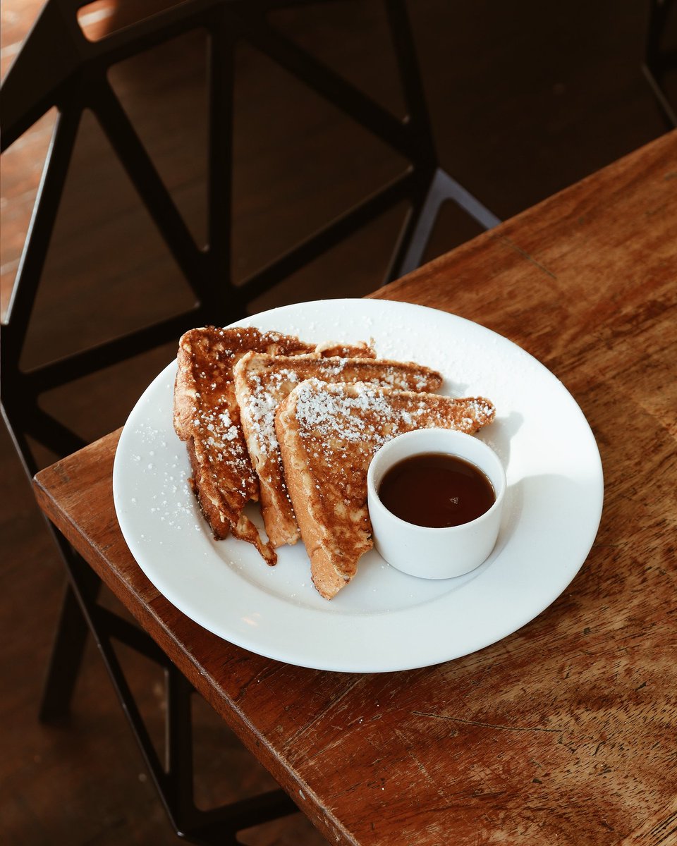 TweetsAtHome's tweet photo. French toast in the sun, not a better way to start a Thursday morning! ❤ https://t.co/Ai4wb3009z