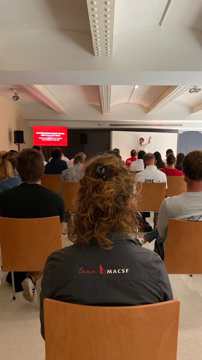 VoileMACSF's tweet photo. [@VendeeGlobe / conférence de presse] L’orga du #VendeeGlobe briefe les skippers sur le déroulé de la conférence de presse qui va commencer dans quelques minutes #allezIsa #teamMACSF #oser #objectifVG #VG2020 https://t.co/RdG2vodjf0