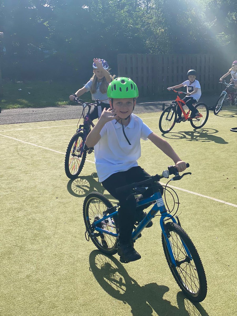haddington_prim's tweet photo. P5D enjoying the sunshine during Bikeability this afternoon https://t.co/bF8JGQKykt