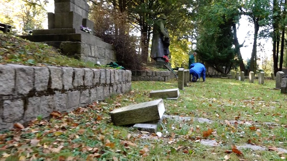 Furthermore, vandalization of Soviet  #WW2 graves in Jelenia Góra (8 October 2018) was condemned by local authorities. These graves are protected by law, which brings me to the last point: