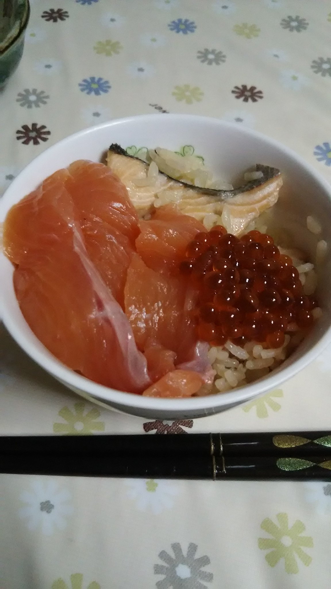 とよくん ひかる ホップ 釣りボーイ まーくんの 釣果報告 で す 今年初の マス釣り に 芦ノ湖 へ ブラウントラウト ニジマス 銀鮭 多分 との事 ひかる ホップ シェフが はらこ飯 マヨ味噌焼き 鮭大根 を作りました