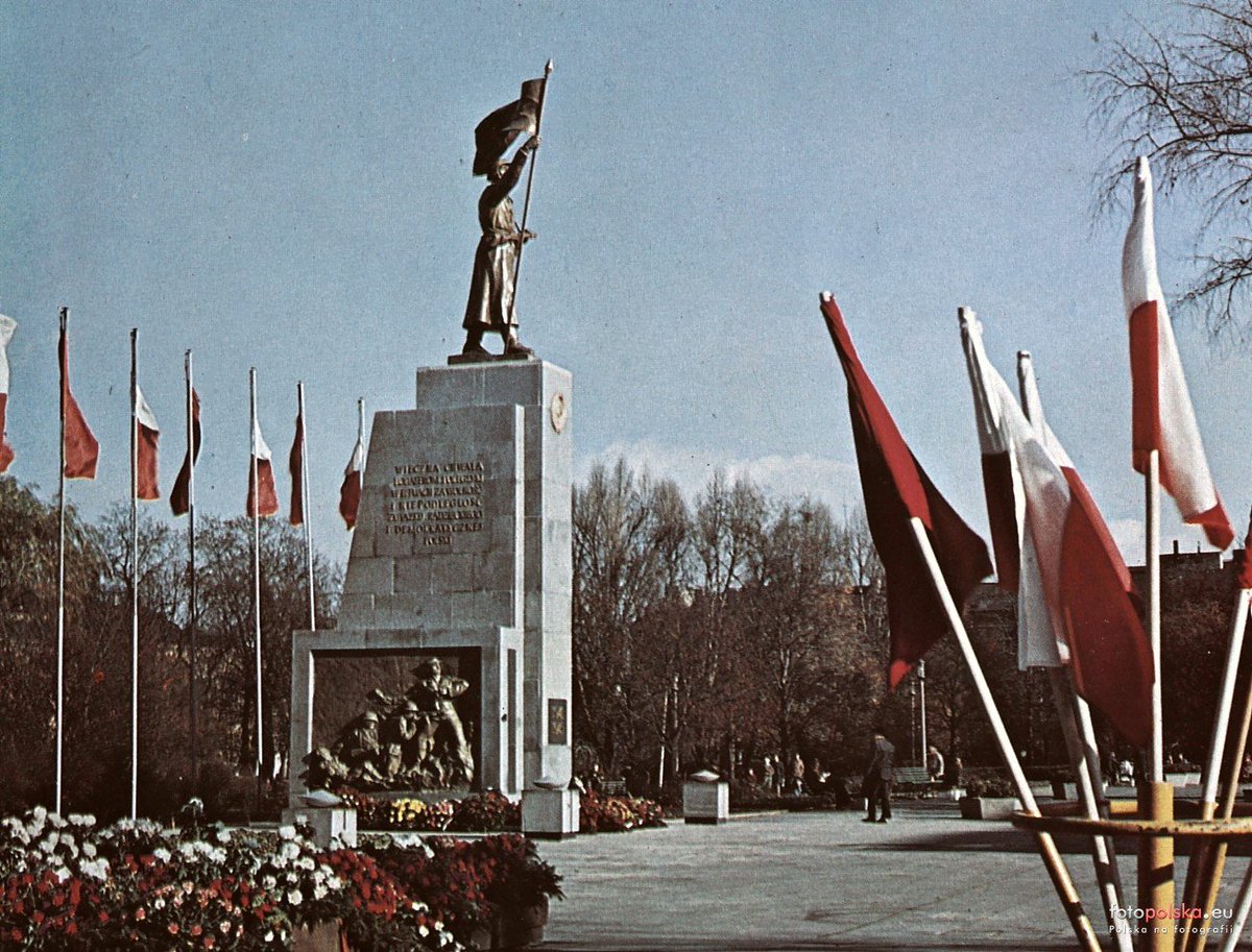 A small investigative thread on the current status of  #Soviet  #WW2 military heritage in  #Poland since 2017.In 2016, the Sejm passed a decommunization legislation banning all names symbolizing the regime of 1944-1989 from public space. The law was updated in 2017 to include >