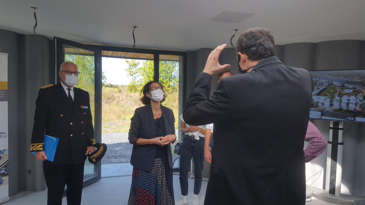 prefet59's tweet photo. #FranceRelance #Logement @EmmWargon ministre déléguée @Ecologie_Gouv découvre à #BruaySurlEscaut le futur siège de l’entreprise #Construction3D spécialisée dans les techniques de construction automatisée via notamment l’impression 3D. https://t.co/Tpouvy51jt