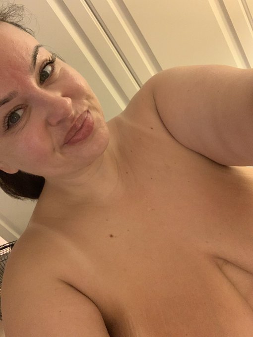 The pain from my surgery is getting better but this morning it was pretty bad. All I can do is smile<a href="/tag/mvsales"class="tags"><span>#mvsales</span></a>