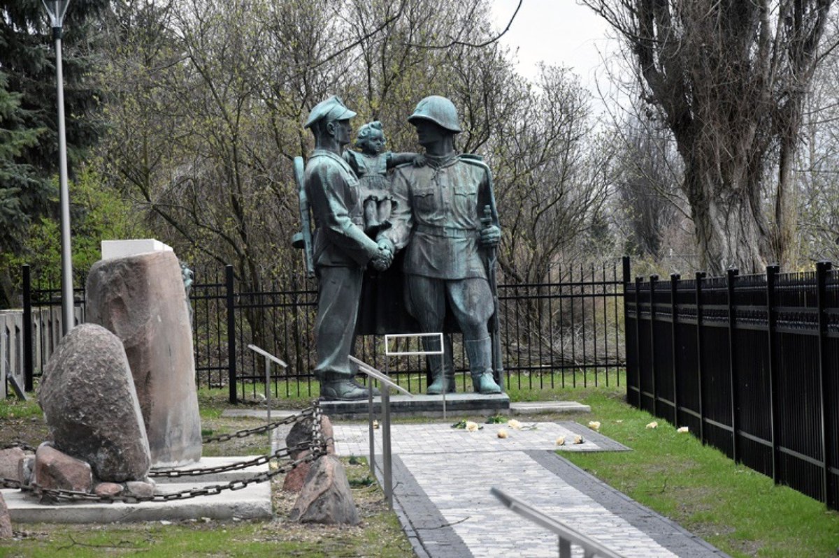 5 December 2017: Lublin Unknown Soldier memorial: replaced - previous version send to a local cemetery.24 March 2018: Legnica memorial casted from Frederick II of Prussia and Wilhelm I statues - removed; sculpture was sent to Legnica Cemetery.