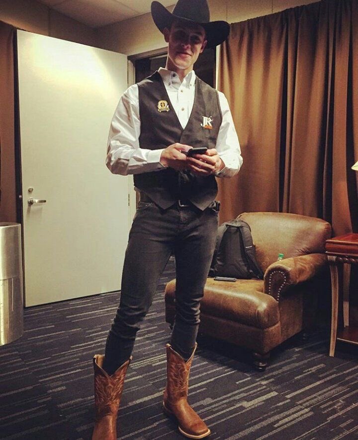 -shawn mendes- “out of context” ;a thread