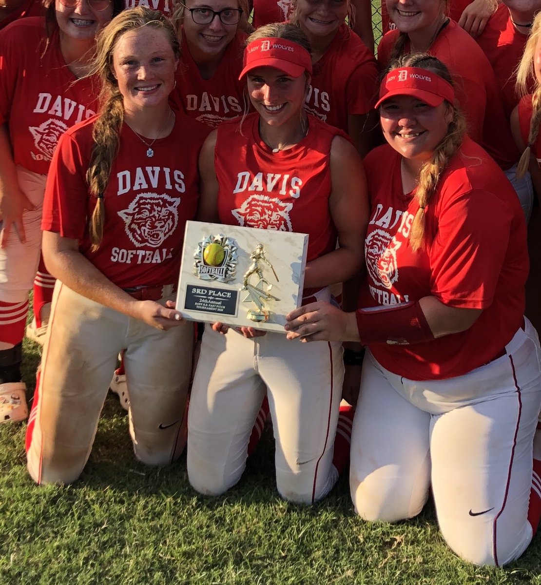 wolves_davis's tweet photo. We will celebrate these 3 seniors tonight at our game! Senior night will be at 4:45 game against lex will start at 5:00 #GoWolves #ThankYouSeniors https://t.co/PpVBqU1AlD