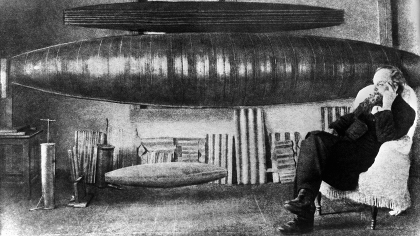 EmbRusiaMexico's tweet photo. #UnDíaComoHoy en 1857 nació el famoso científico ruso Konstantín #Tsiolkovski 👨‍🔬
Por su labor teórica (más de 500 trabajos sobre los viajes espaciales) que anticipó los tiempos, es conocido como el Padre de la Cosmonáutica🚀 https://t.co/AaT6OeWmEy