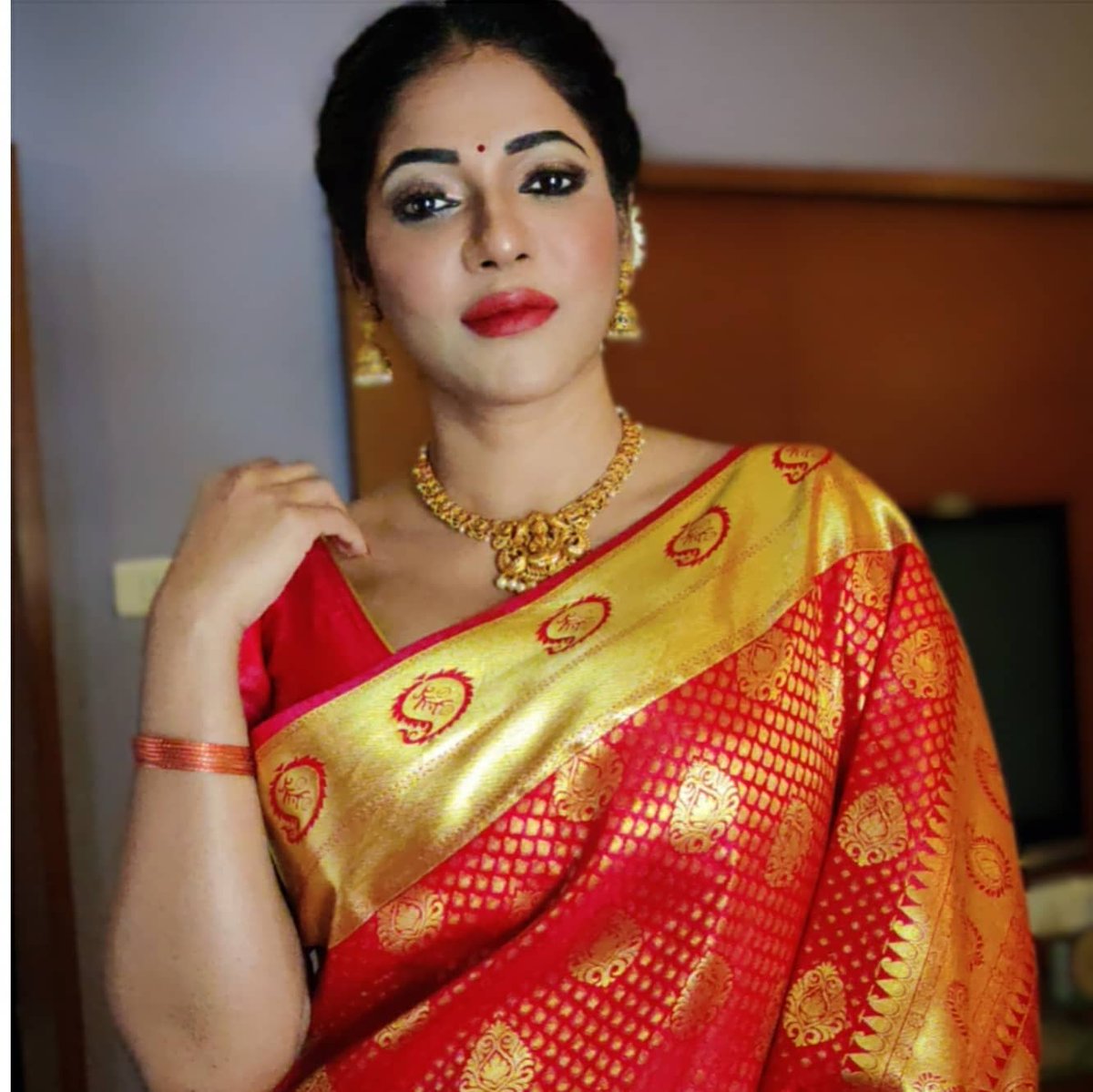 Movieupdates69's tweet photo. Gorgeous #Reshmapasupeleti in traditional outfit.. ❤😍✨
@reshupasupuleti #Rashama https://t.co/5lS27FwICe