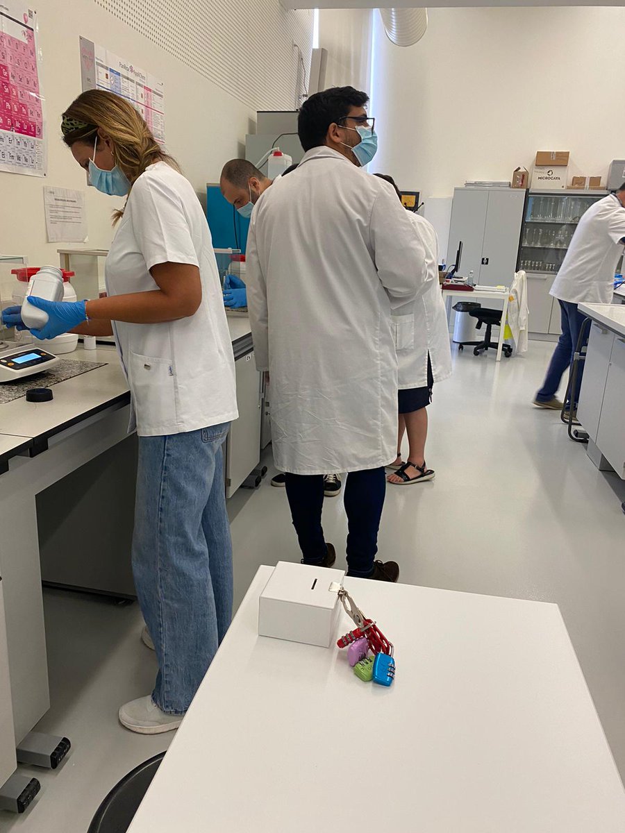 BreakoutEdu: Preformulando un jarabe de omeprazol. Experiencia de gamificación sobre la calidad en la formulación con los alumnos del título de experto de formulación en pacientes especiales con nuestros profes innovadores <a href="/uriel_marta/">Marta Uriel</a> <a href="/EdgarALachen/">Edgar Abarca Lachén</a> de #FarmaciaUSJ