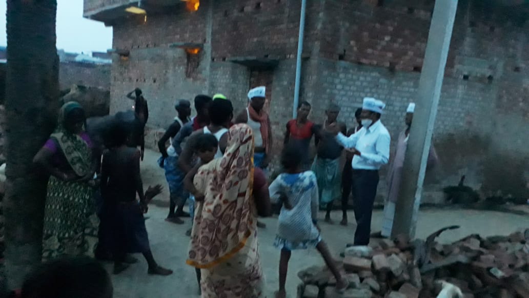 NALANDAAAP's tweet photo. आम आदमी पार्टी नालंदा बिहार
नालंदा विधानसभा के भावी उम्मीदवार अवधेश कुमार जी नूरसराय प्रखंड के विभिन्न गांव में जाकर दिल्ली सरकार आम आदमी पार्टी अरविंद केजरीवाल की सरकार के कामों के बारे में जानकारी देते हुए ग्रामीणों से बातचीत करते हुए। https://t.co/8qlRDkOo7Q