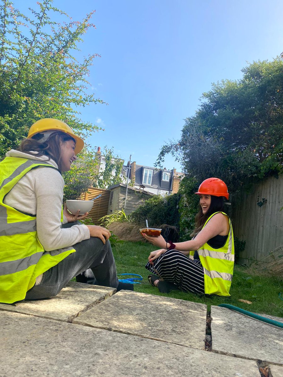 Day 1 of the <a href="/ESEImperial/">Imperial Earth Science & Engineering</a> virtual South Wales geology field trip. For some strange reason <a href="/_allmyfault/">认错</a> and I are the only staff in PPE... and the only ones having lunch outside on the floor... disappointing. ⚒🌍🏞🗺