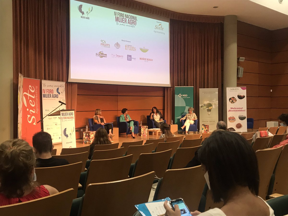 valenciafruits's tweet photo. Continuamos en el foro #MujerAGRO con interesantes aportaciones sobre el papel de la mujer en nuestro sector.
@SakataIberica @Sipcam_es @UnioLlauradors @eComercioAgr https://t.co/tjZ1kLH505