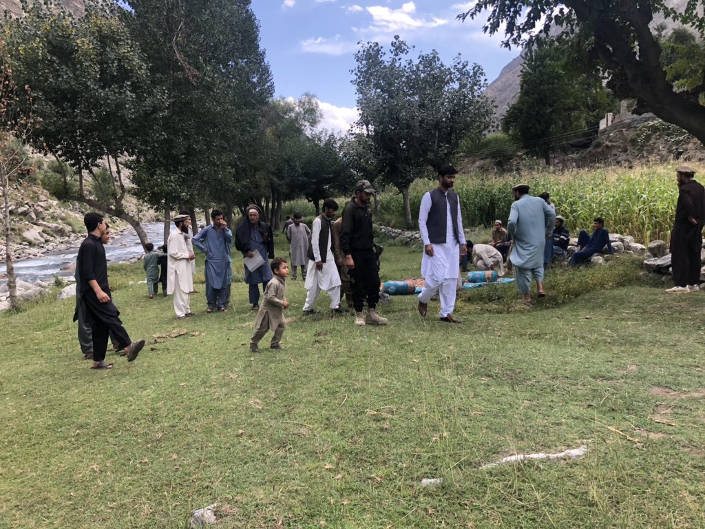 AJuglote's tweet image. Under the guidance of @DCGILGIT AC’s/ SDM are available to people 24/7.
AC Juglote having Khuli Kacheri and listening to the grievances of people and ensured them to take measure to resolve them. 
#TeamGilgit serving the people
@DCGILGIT