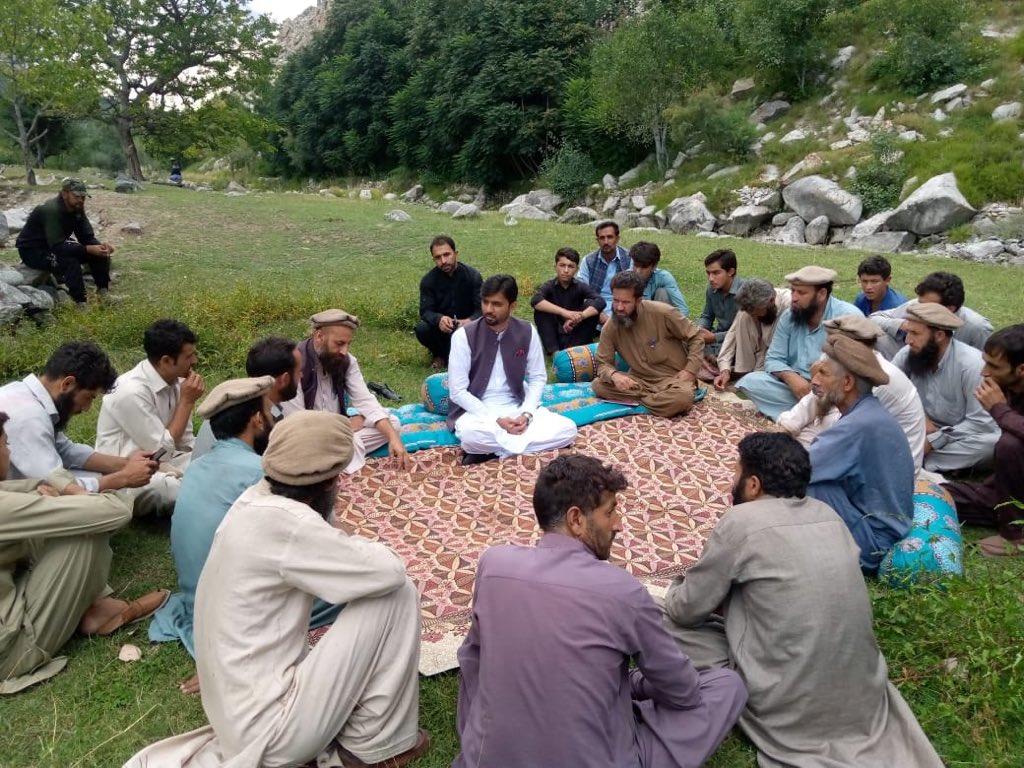 AJuglote's tweet image. Under the guidance of @DCGILGIT AC’s/ SDM are available to people 24/7.
AC Juglote having Khuli Kacheri and listening to the grievances of people and ensured them to take measure to resolve them. 
#TeamGilgit serving the people
@DCGILGIT