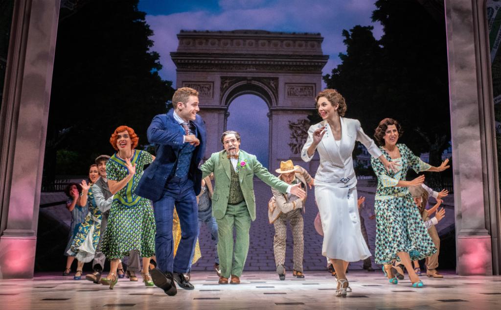 ¡Con esta energía y alegría arranca el segundo acto del musical! 
#atopeenParís #teatroseguro #osechamosdemenos